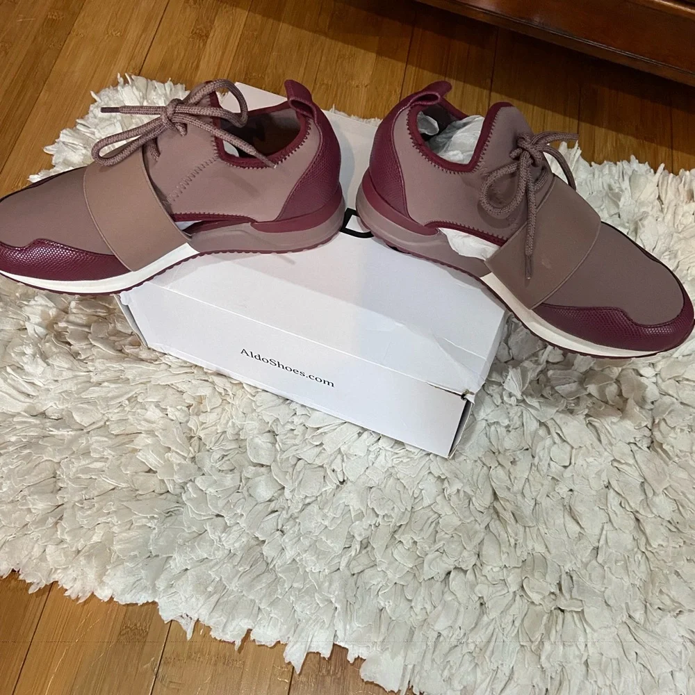 ALDO Dweidia Red Women’s Sneakers size 7.5M - Picture 2 of 6